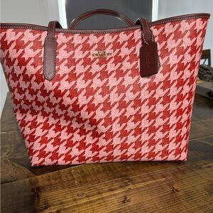 Michael Kors purse like new!!